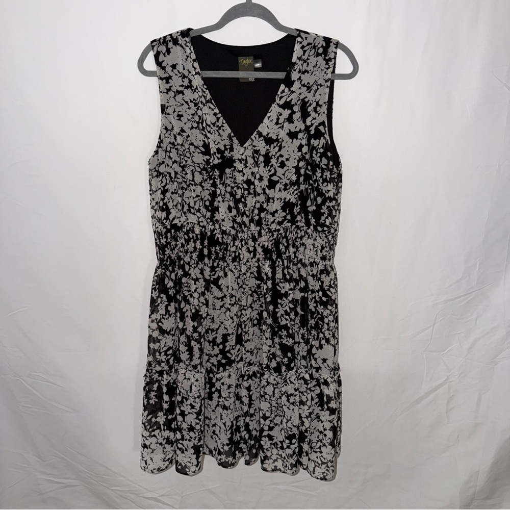 Taylor Black and White Floral V-Neck Dress